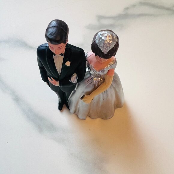 Adorable retro 1960s vintage Bride and Groom Cake Topper - Picture 3 of 10